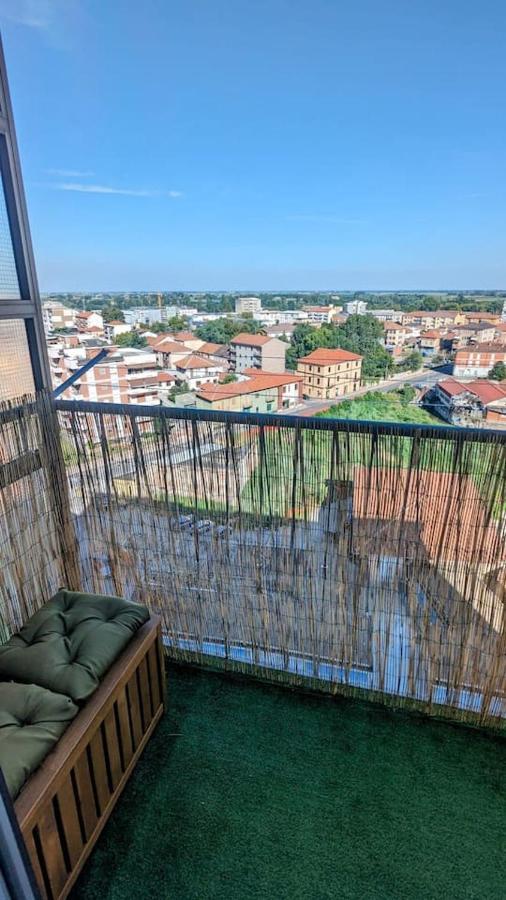 La Terrazza Del Re Apartment Vercelli Luaran gambar