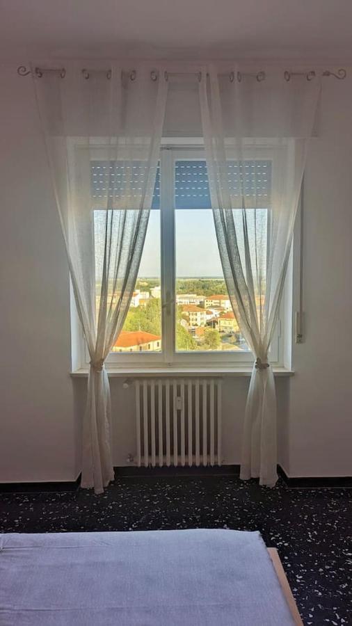La Terrazza Del Re Apartment Vercelli Luaran gambar