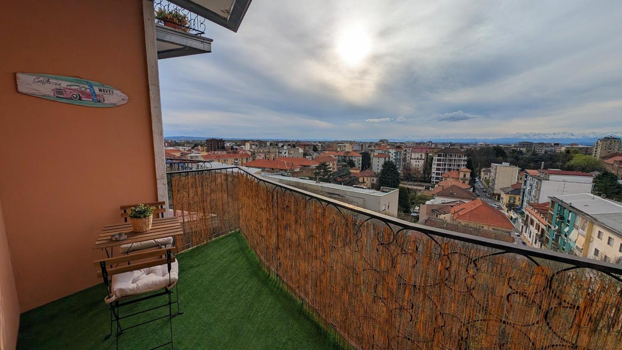 La Terrazza Del Re Apartment Vercelli Luaran gambar