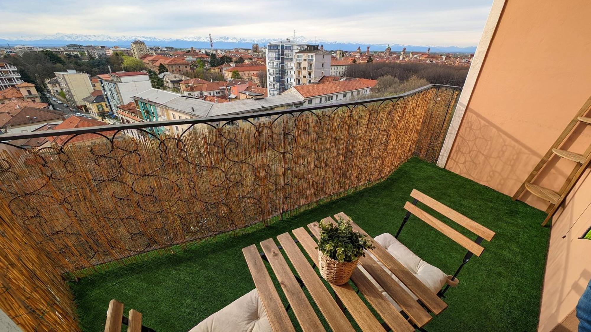 La Terrazza Del Re Apartment Vercelli Luaran gambar
