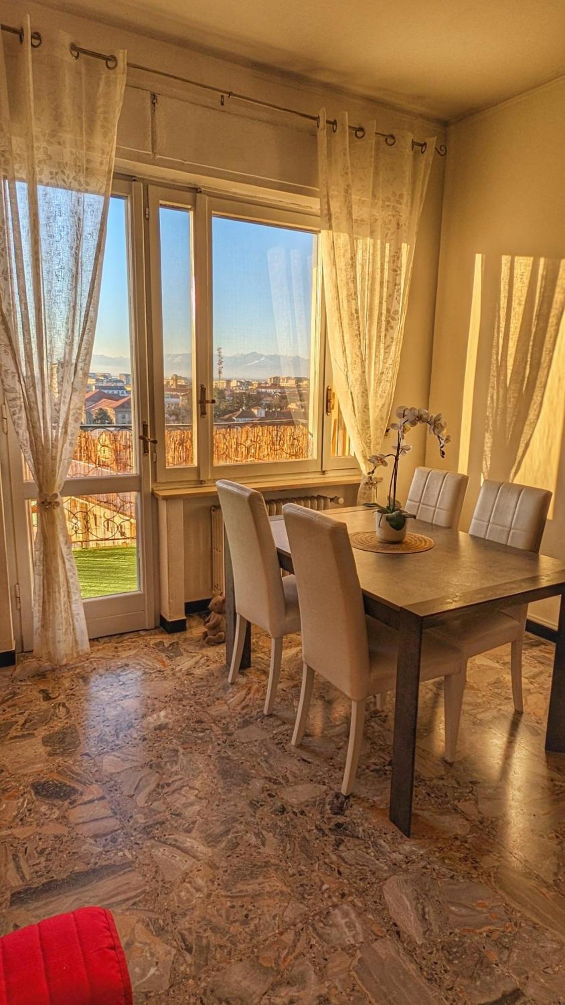 La Terrazza Del Re Apartment Vercelli Luaran gambar